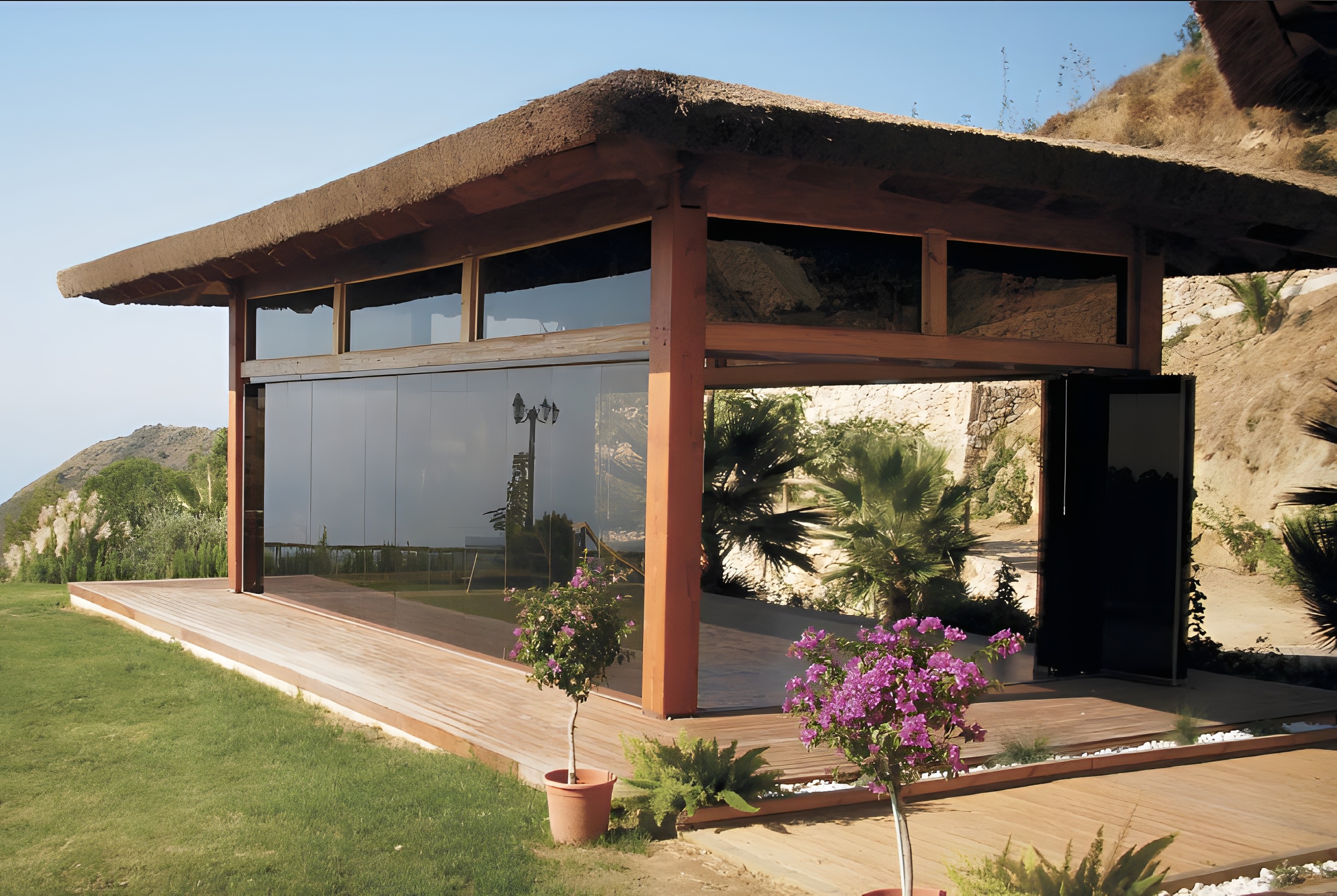 Cortinas de cristal instaladas en terraza de la Costa del Sol